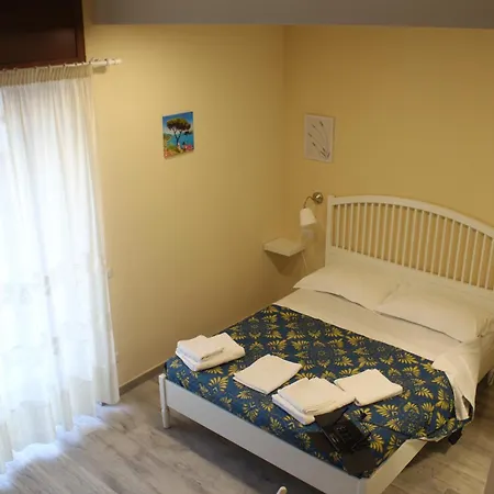 Elena House * Napels